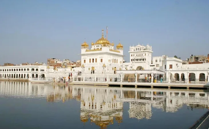 Gurudwara Tarn Taran Sahib near Amritsar, covered on our Gurudwara darshan taxi circuit